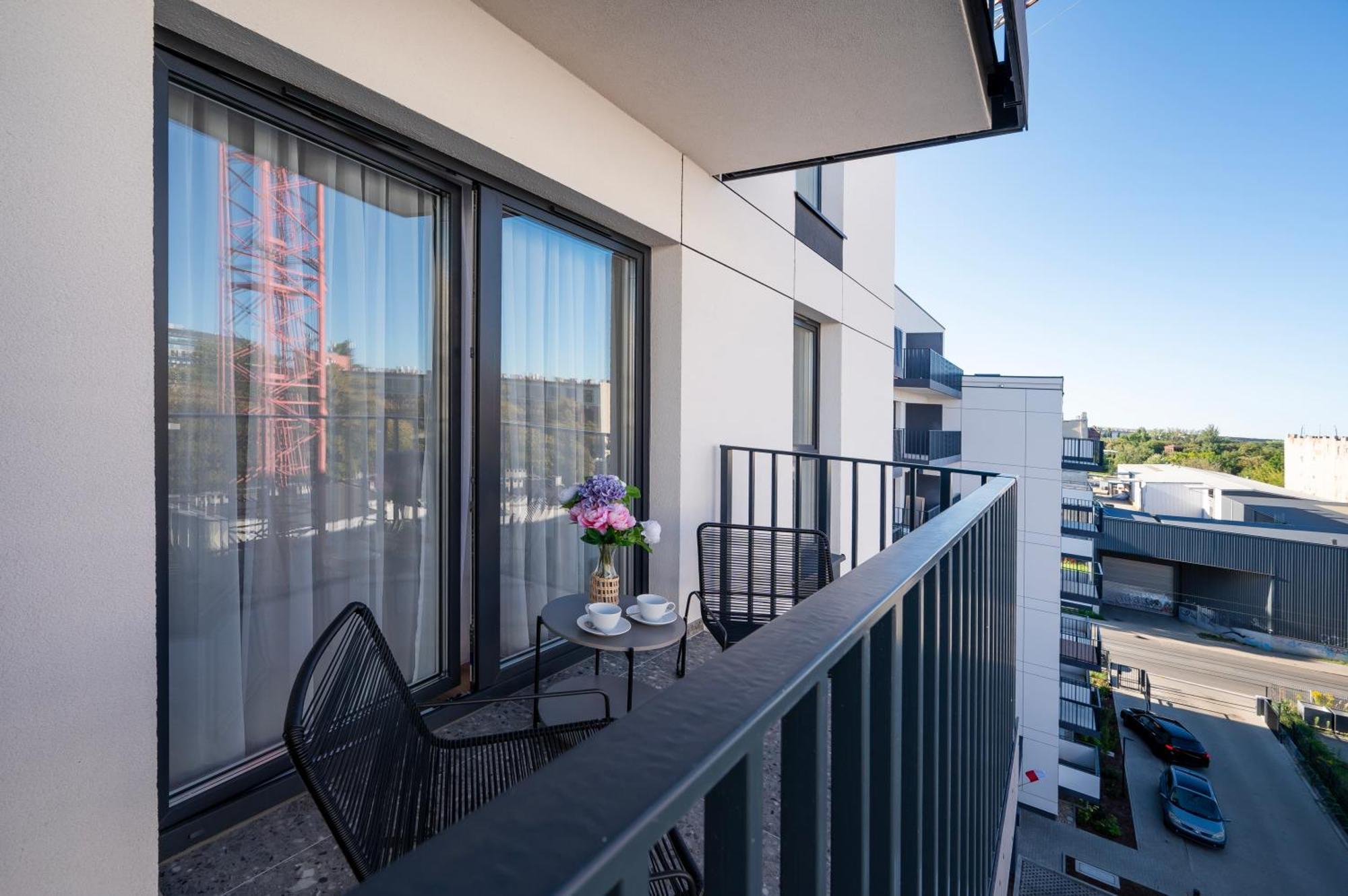 Apartment Pomorska Business - Balcony, Workspace - By Rentujemy Lodz (Lodz)