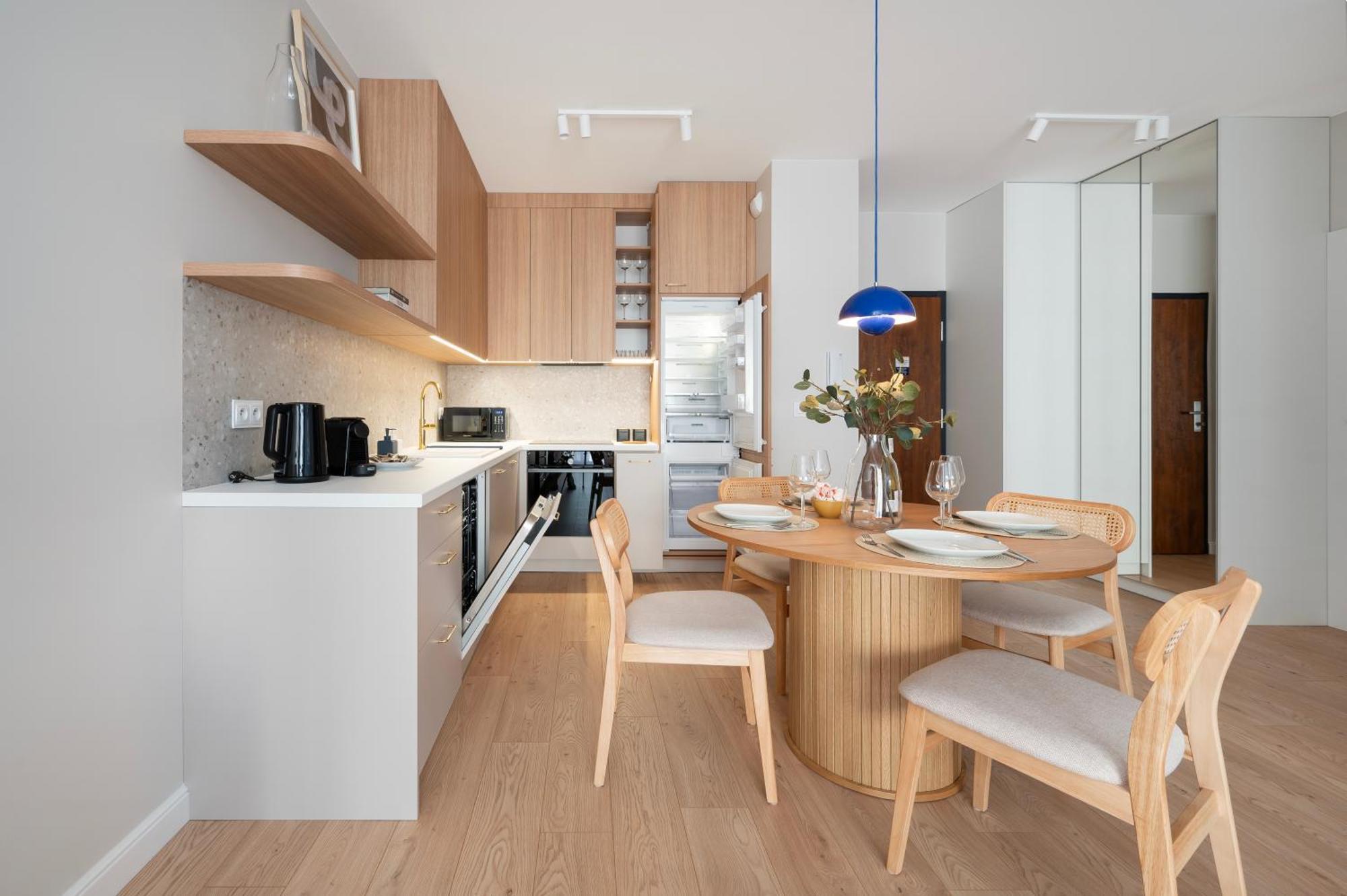 Pomorska Business - Balcony, Workspace - By Rentujemy Apartment